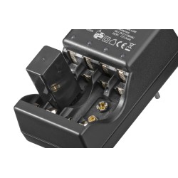 CARGADOR DE PILAS AA  AAA y 9V ECO