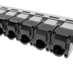 PANEL 19" 24P RJ45 VACIO CON GUIA 0,5U